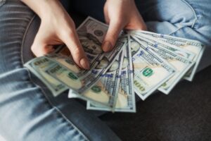 Crédito em dólar para brasileiros: um guia para obter empréstimos internacionais